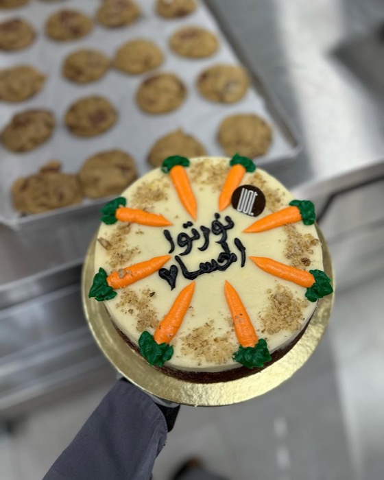 كيك الحمد لله على السلامة مكتوب عليها «الخستور» من دوت كيك آرت في الأحساء والخبر