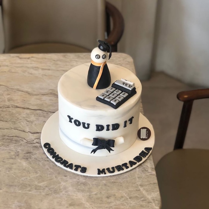 كيك تخرج من دوت كيك آرت في الأحساء والخبر